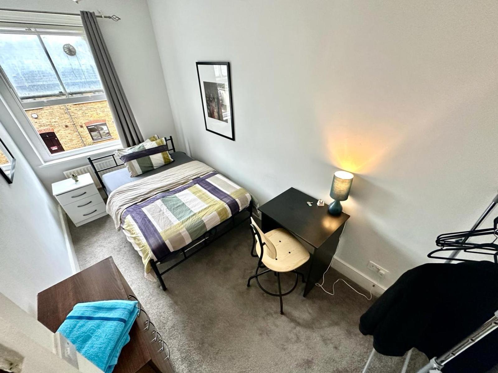 Whitechapel Station Rooms Londyn Zewnętrze zdjęcie